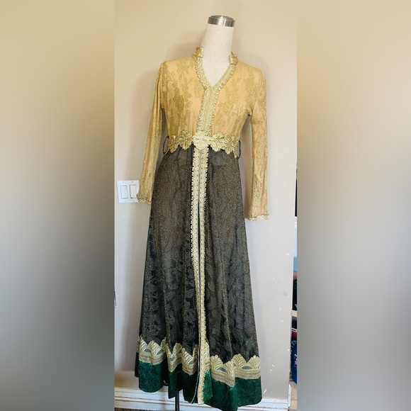 Beautiful Arabian kaftan gold, green and black dress, matching pants - Picture 2 of 16
